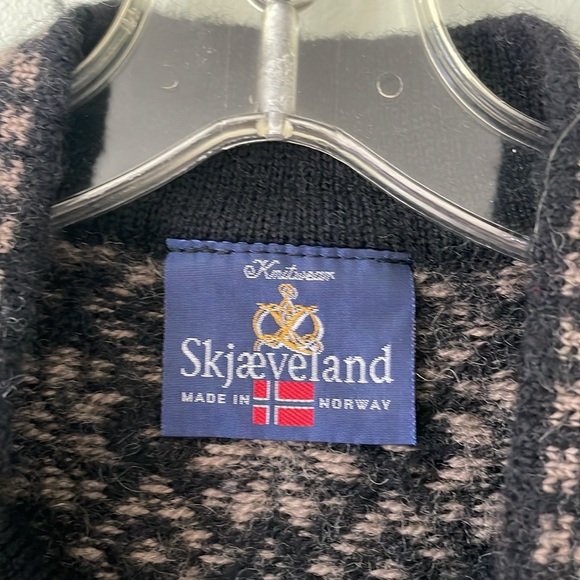 skjæveland traditional norway knit wool vest with metal buttons - Picture 4 of 5